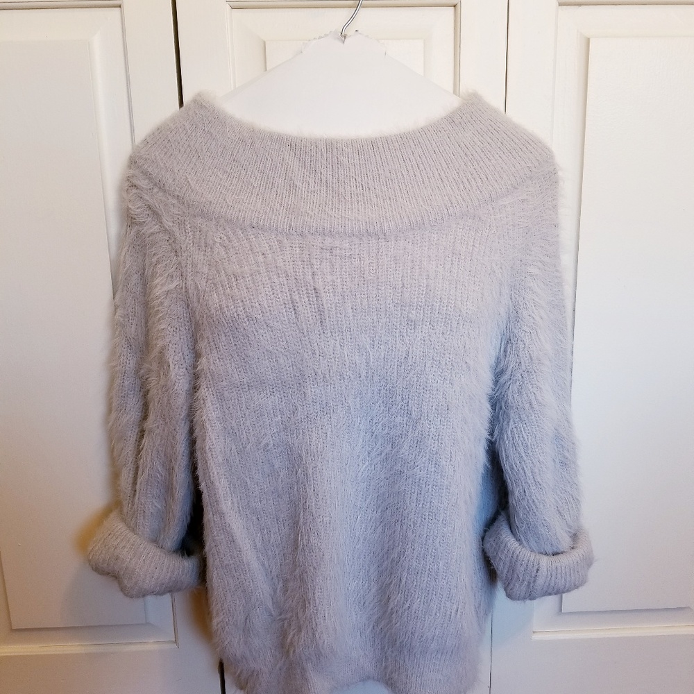 FUZZY SOFT OFF SHOULDER KNIT SWEATER S/M